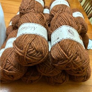 20 skeins Istex Icelandic Rustic Brown Fiber Yarn